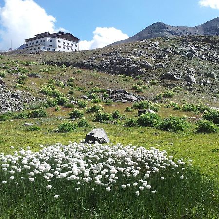 Hotel Folgore Passo Stelvio Exteriör bild